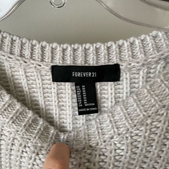 Forever 21 Gray Knit Sweater Size Medium - Picture 2 of 7